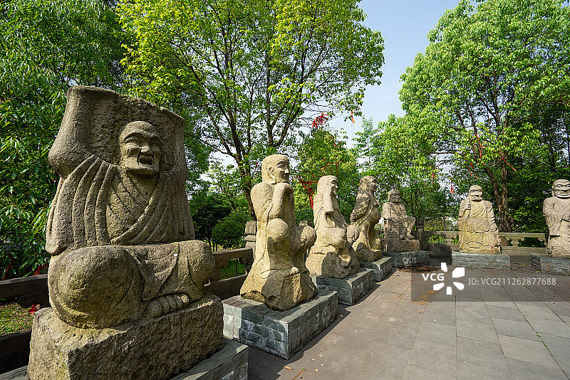 义乌双林寺内的雕刻石像图片素材