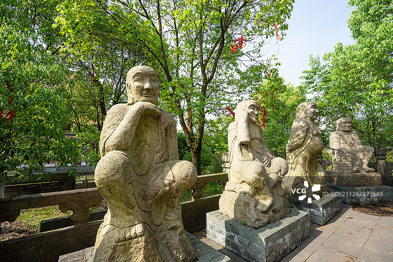 义乌双林寺内的雕刻石像图片素材