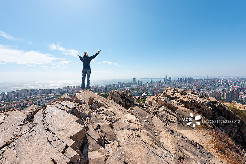 青岛浮山看城市风光图片素材