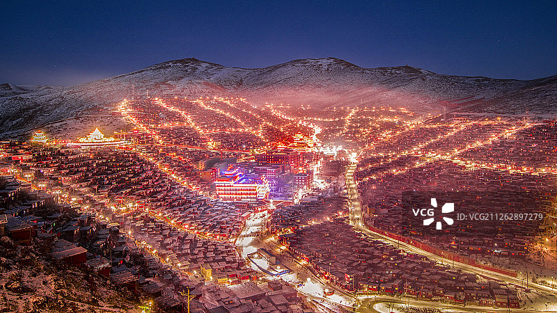 虔诚的佛国-色达喇荣五明佛学院图片素材