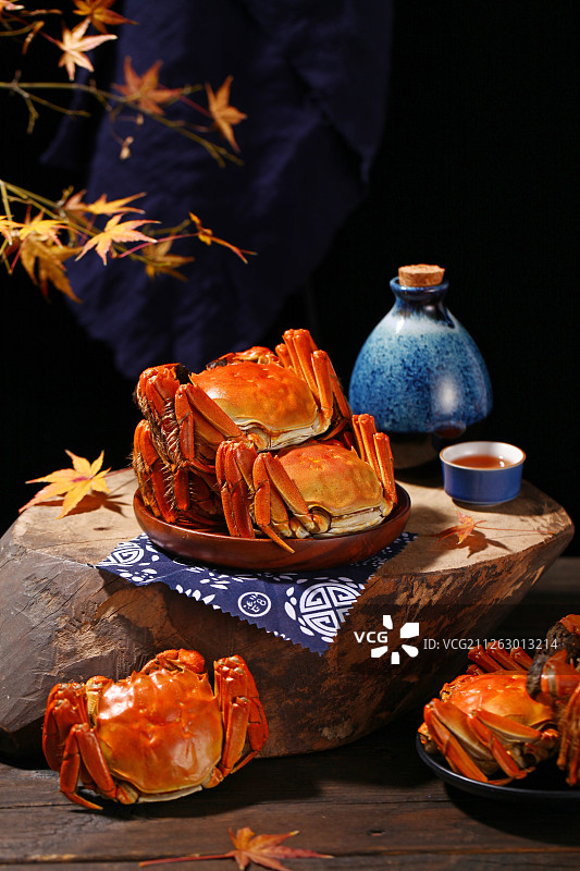 大闸蟹与黄酒图片素材