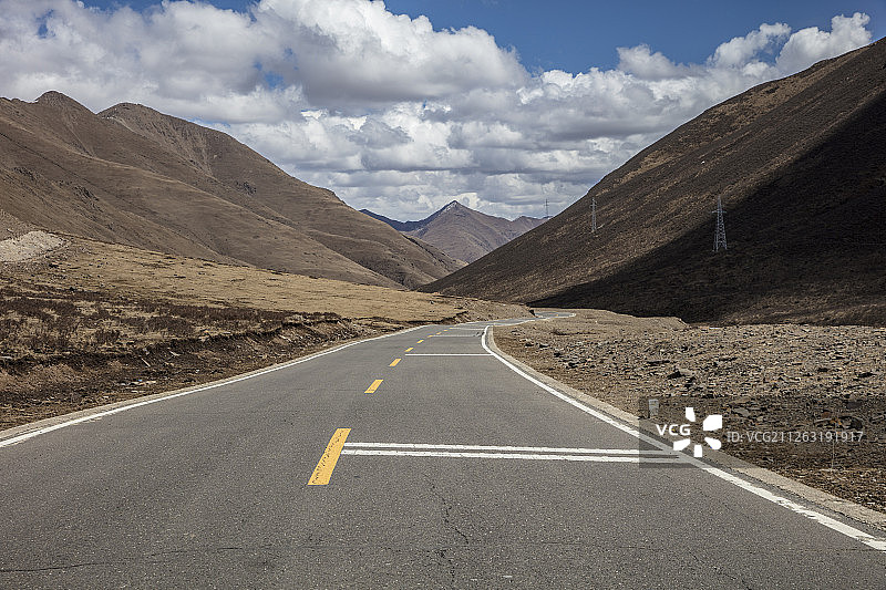 四川省 壤塘县 德勒山 山路 雪山 蓝天图片素材