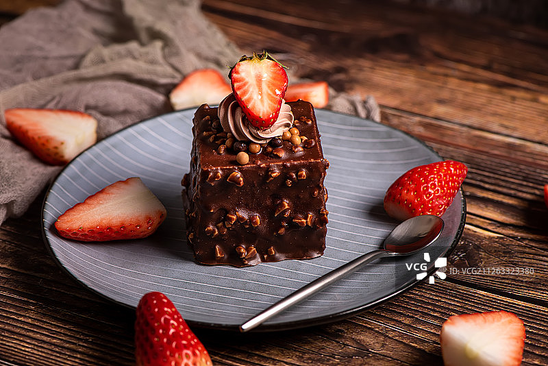草莓巧克力蛋糕图片素材