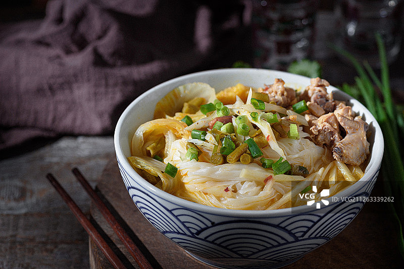 鸡肉酸辣粉图片素材