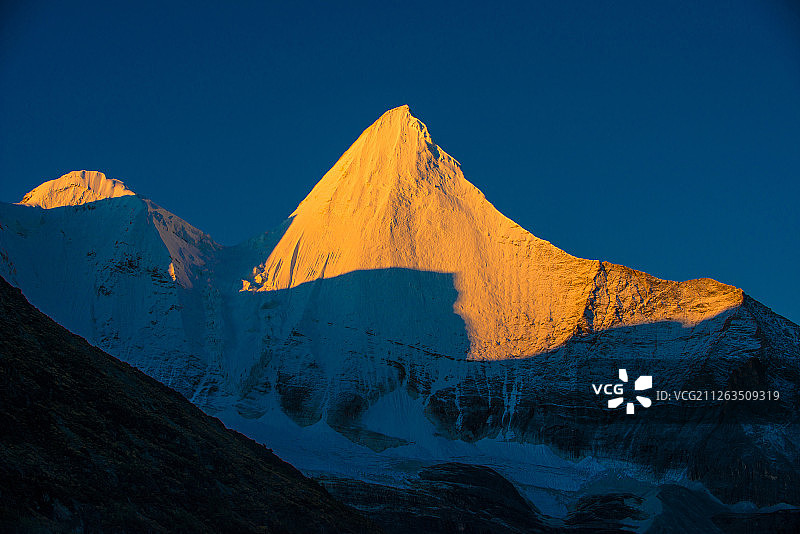 央迈勇神山图片素材