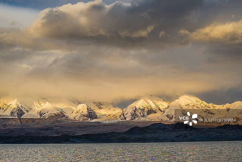 公格尔九别峰图片素材