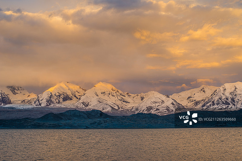 公格尔九别峰图片素材