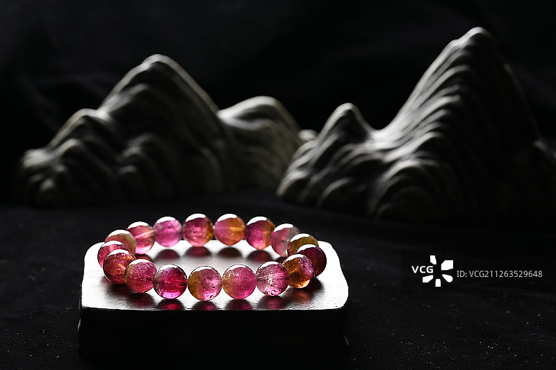 西瓜甜碧玺手串佛珠图片素材