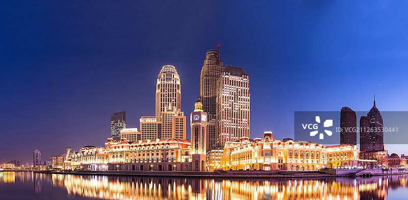 天津津港广场夜景图片素材