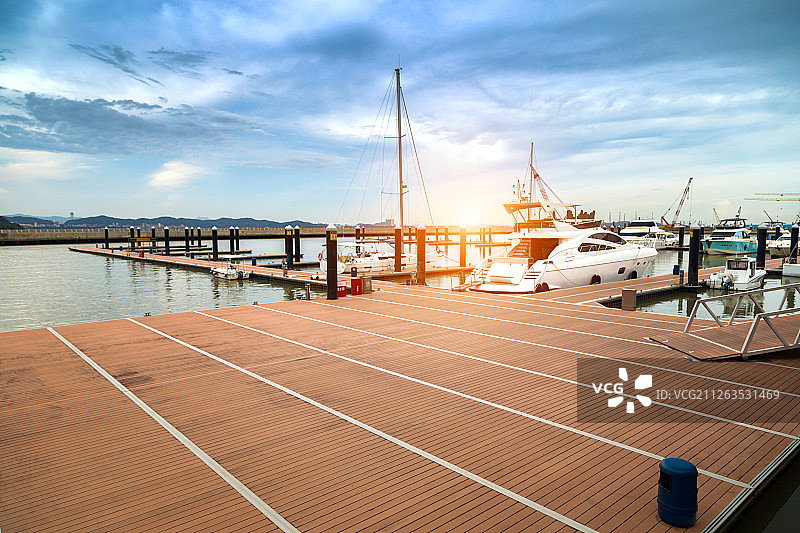 广东省广州南沙区游艇码头图片素材