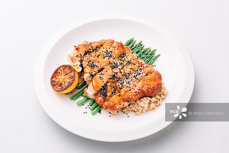 室内拍摄鸡肉套餐图片素材