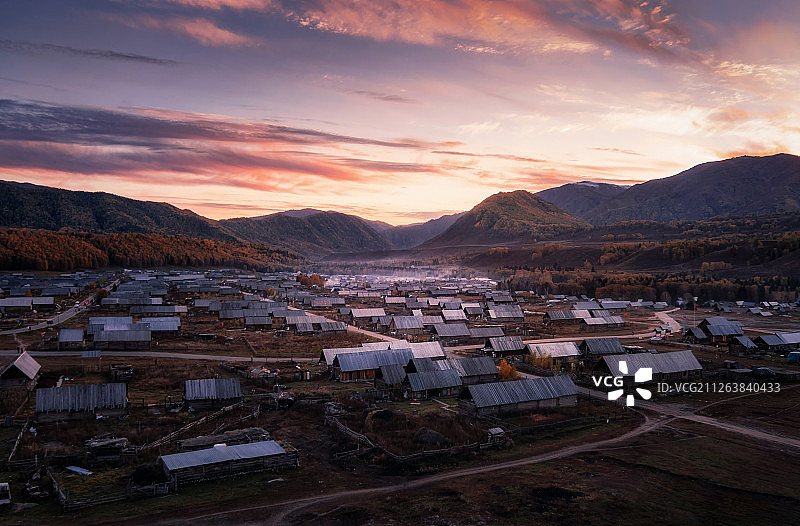 新疆禾木日落图片素材