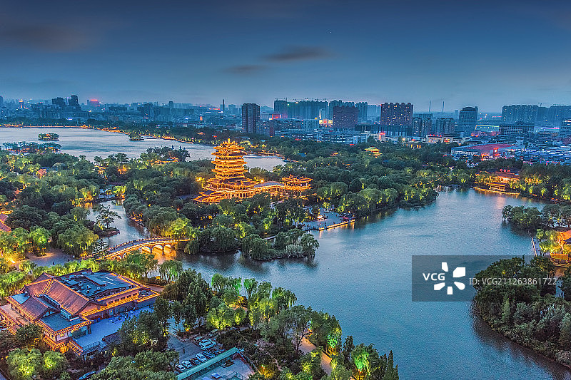 山东济南大明湖夜景图片素材