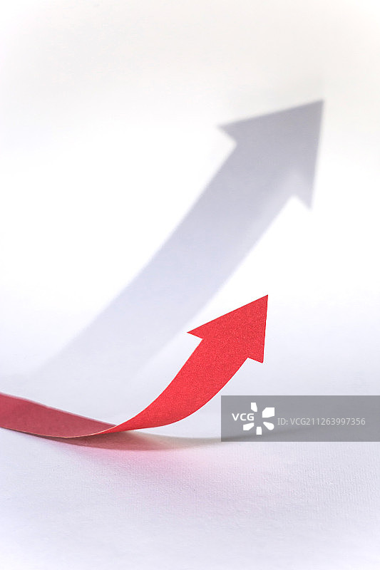 红色向上的箭头图片素材