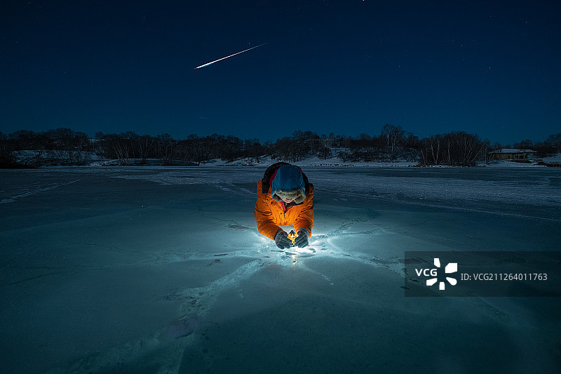 冰湖流星图片素材