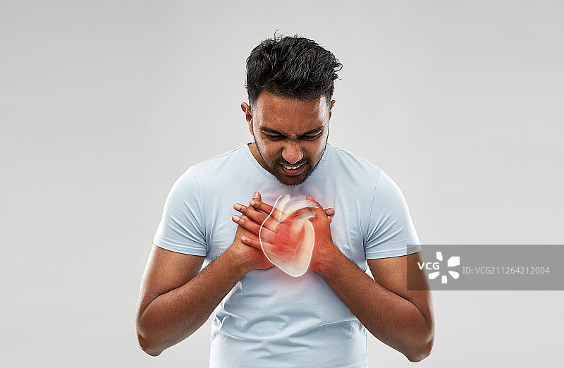 男子突发心脏病或心痛图片素材