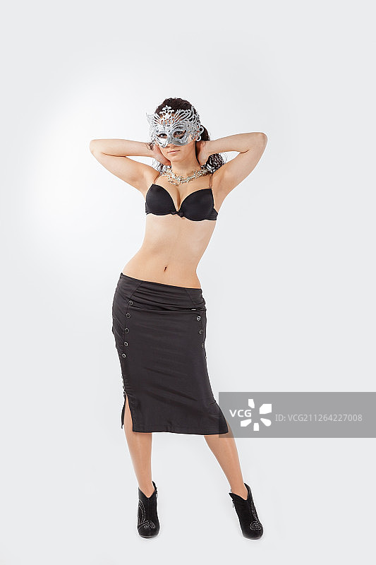 穿着圣诞服装的迷人女性，影棚拍摄图片素材