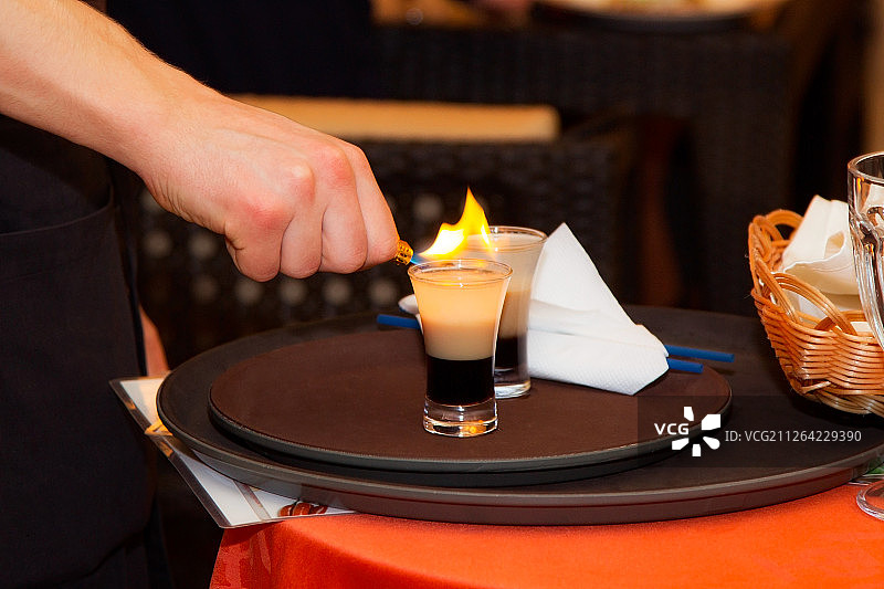 B-52鸡尾酒的调制，特写图片素材