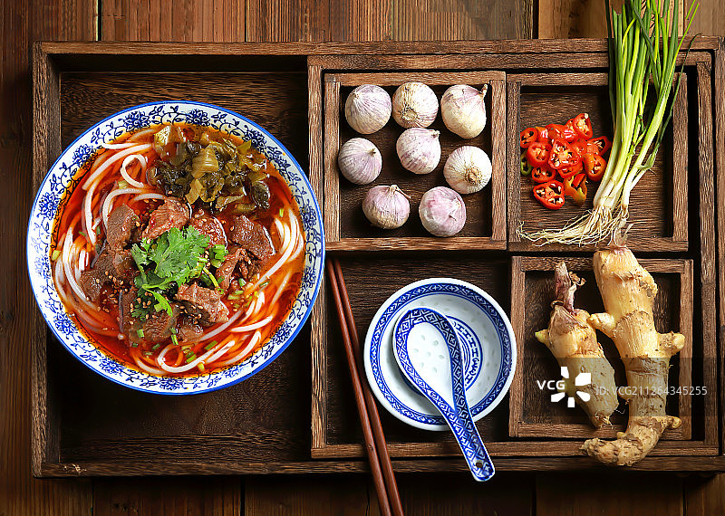 老坛酸菜牛肉粉图片素材