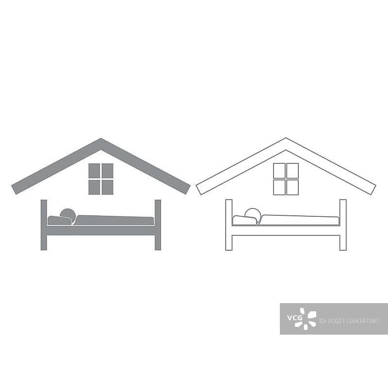 在酒店灰色床品上的男人图片素材