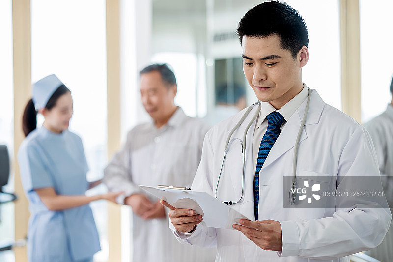 医务工作者和患者图片素材