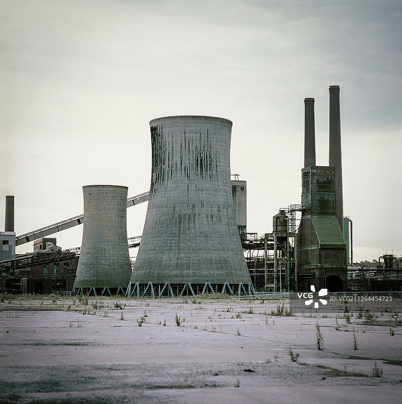 英国污染严重的前焦化厂和化工厂，中画幅胶片拍摄图片素材