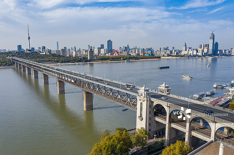 武汉长江大桥交通枢纽金融建设图片素材