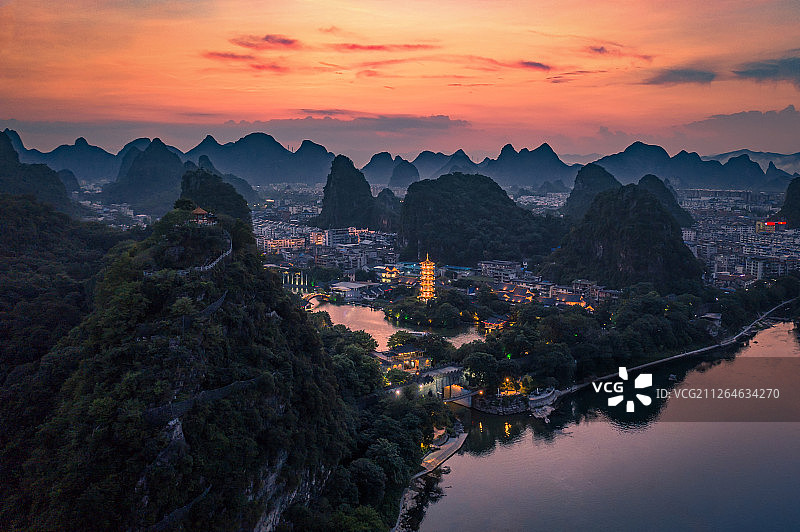 广西桂林漓江两江四湖木龙湖景区木龙塔下午晚霞航拍图片素材