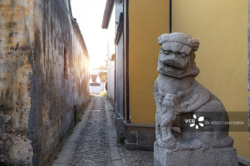 甪直古镇保圣寺石狮图片素材