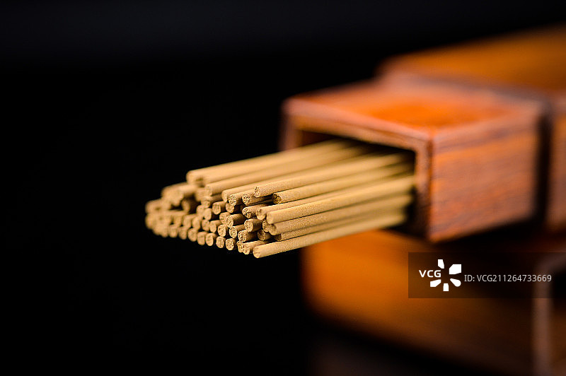 打开的香盒图片素材