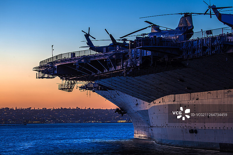美国圣地亚哥中途岛号航空母舰图片素材