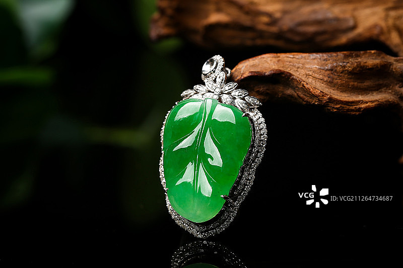 叶子形状玉坠特写图片素材