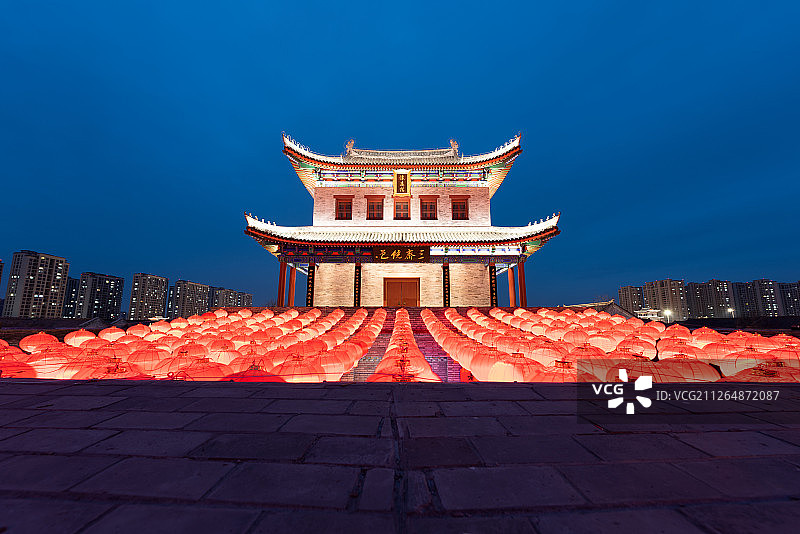 古城墙建筑挂灯笼图片素材