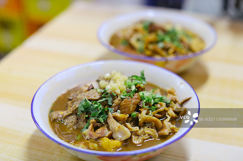 卤煮火烧，是北京传统特色小吃，起源于北京城南的南横街。图片素材