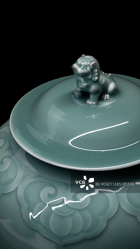 浙江省博物馆青瓷特展《天下龙泉》中的展品图片素材
