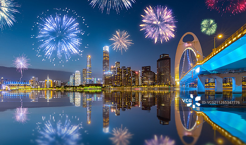 元旦过年春节新年贺岁彩色烟花绽唯美放广州夜景城市高楼全景建筑图片素材