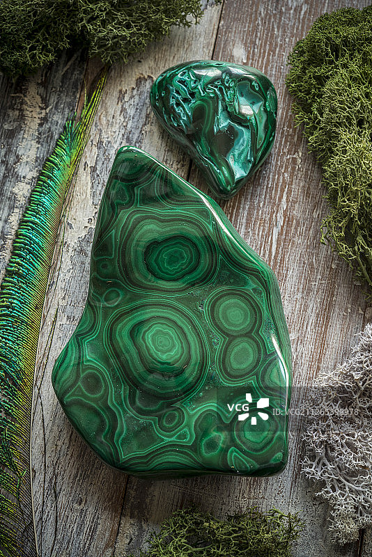 孔雀石，铜碳酸盐氢氧化物矿物图片素材