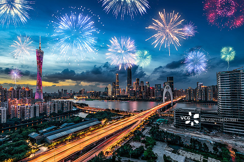 元旦过年春节新年贺岁彩色烟花广州夜景城市中心天际线高楼建筑图片素材