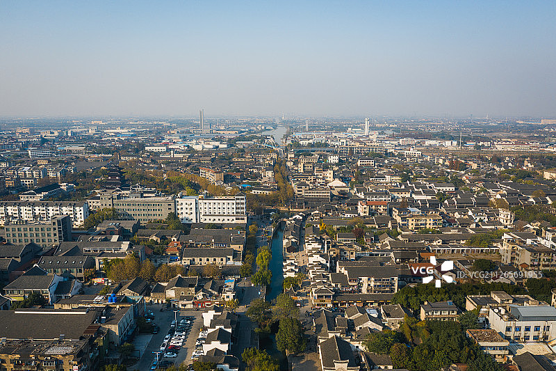航拍浙江湖州南浔古镇及外部城市风光桥梁图片素材