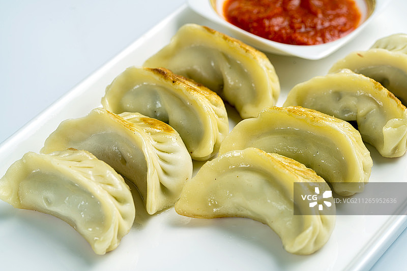 煎饺子图片素材