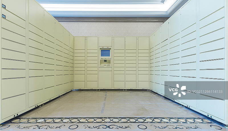 现代快递自动取件寄件柜图片素材