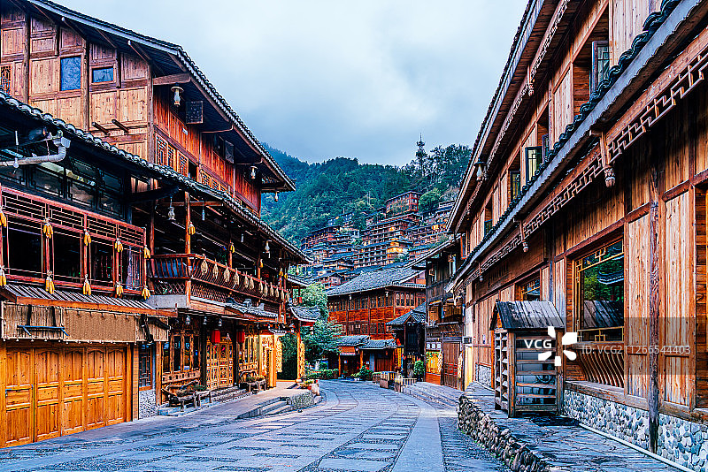 中国贵州西江苗寨房屋清晨建筑风光图片素材