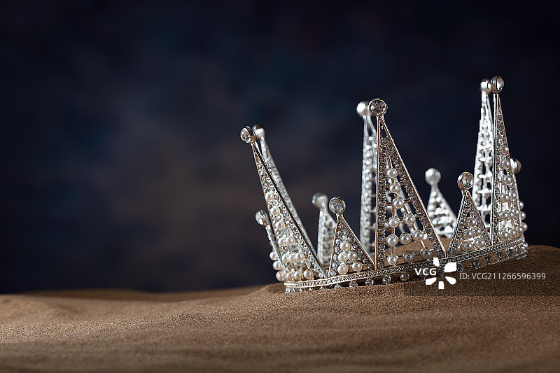 沙漠中的珍珠皇冠图片素材