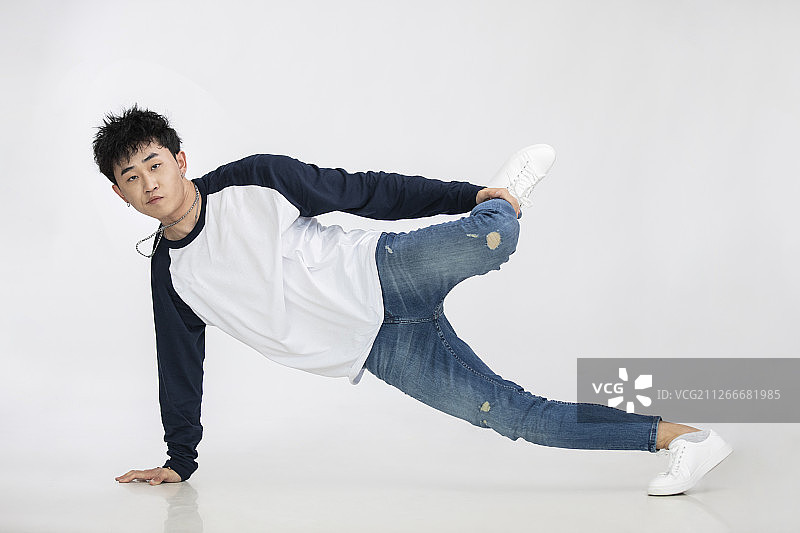 年轻男士跳舞图片素材