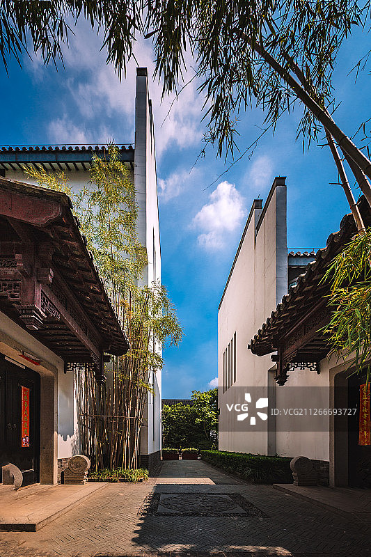 阳光下的熙南里+南京图片素材