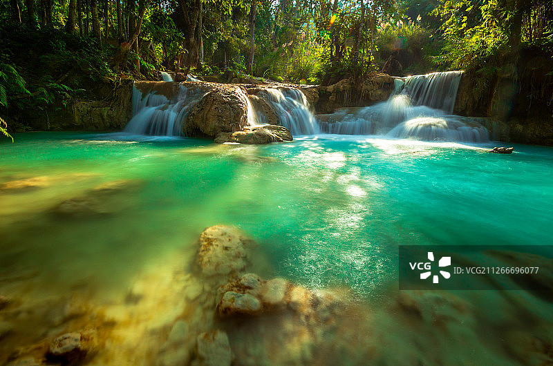 老挝琅勃拉邦光西瀑布图片素材