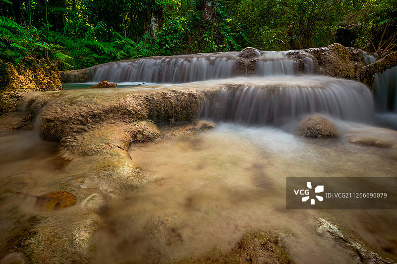 老挝琅勃拉邦光西瀑布图片素材
