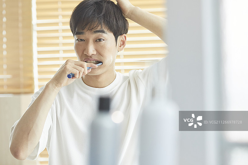 男士牙膏生活方式图片素材