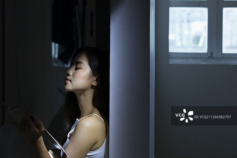 女性阅读生活方式图片素材
