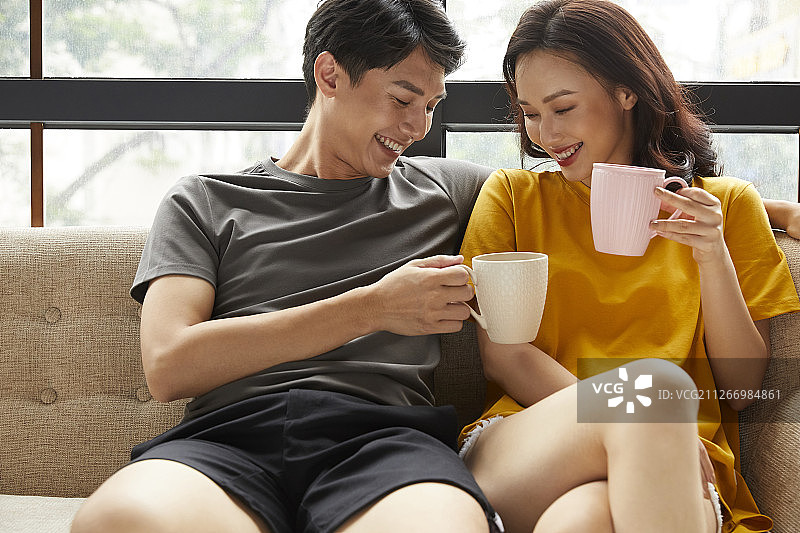 情侣拥抱图片素材